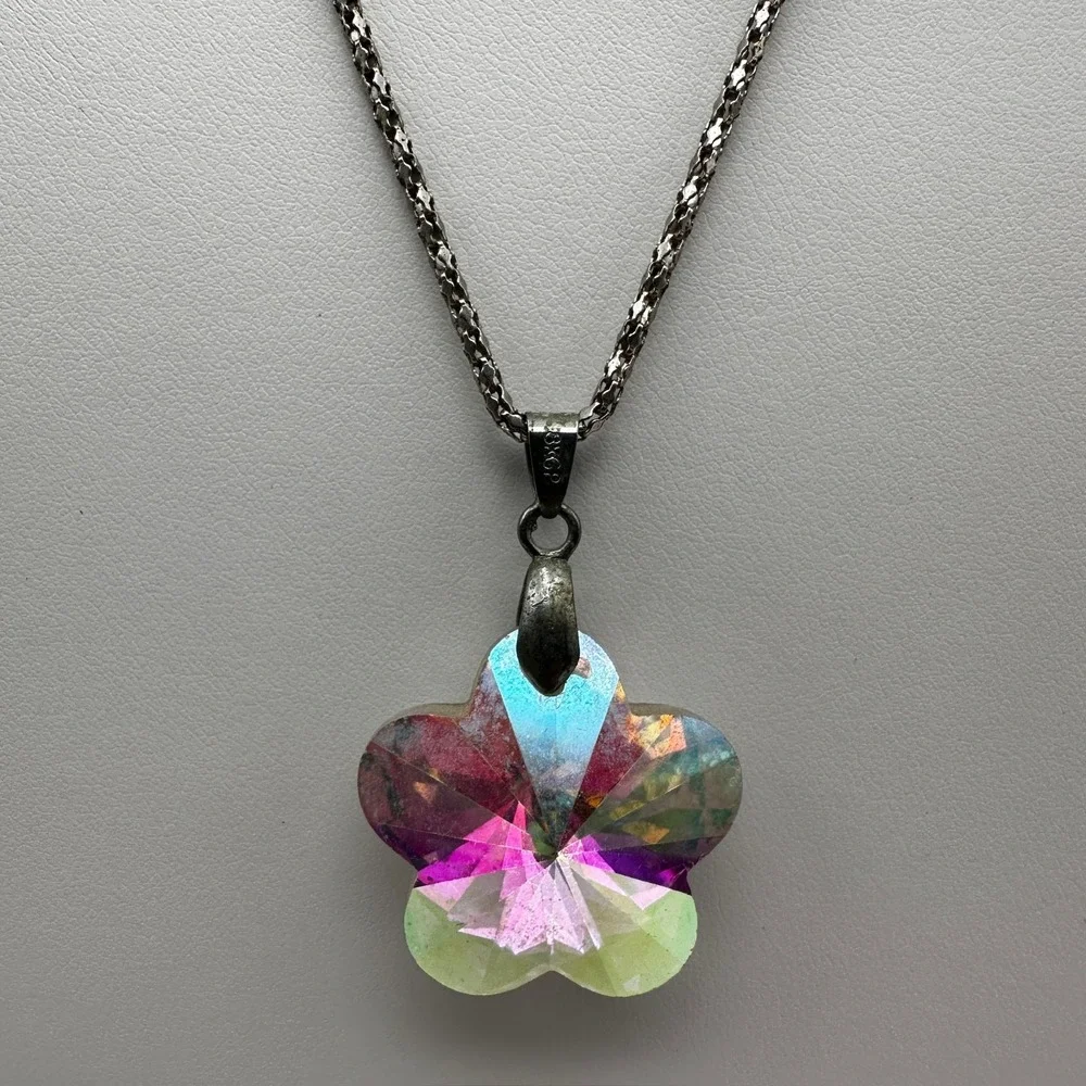 Vintage 90s Borealis Flower Pendant Necklace Boho Women's Classic Jewelry
